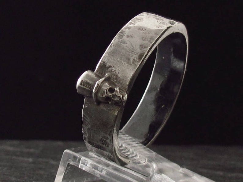 SKULL HAT RING