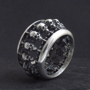 SKULLS  WEDDING BAND