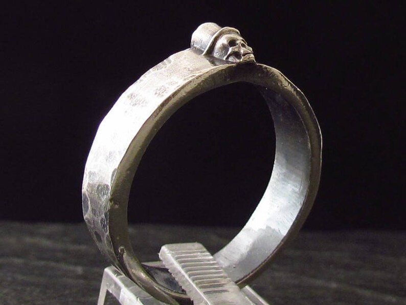 SKULL HAT RING