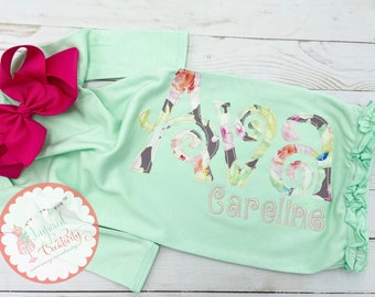 Bata de bebé con apliques personalizados: Traje floral aguamarina para volver a casa
