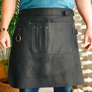 Personalized Leather Waist Apron for Men – Half Apron with Pockets – BBQ, Chef, Blacksmith, Tattoo Artist, Restauran, Florist– Gift for Him