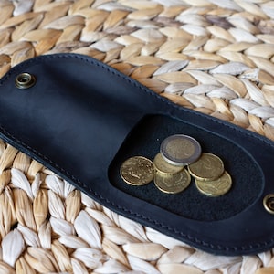 Piccolo portafoglio portamonete in pelle nera / Portamonete in pelle / Regalo personalizzato fatto a mano per uomini, mamma, marito, papà / Fatto a mano per durare