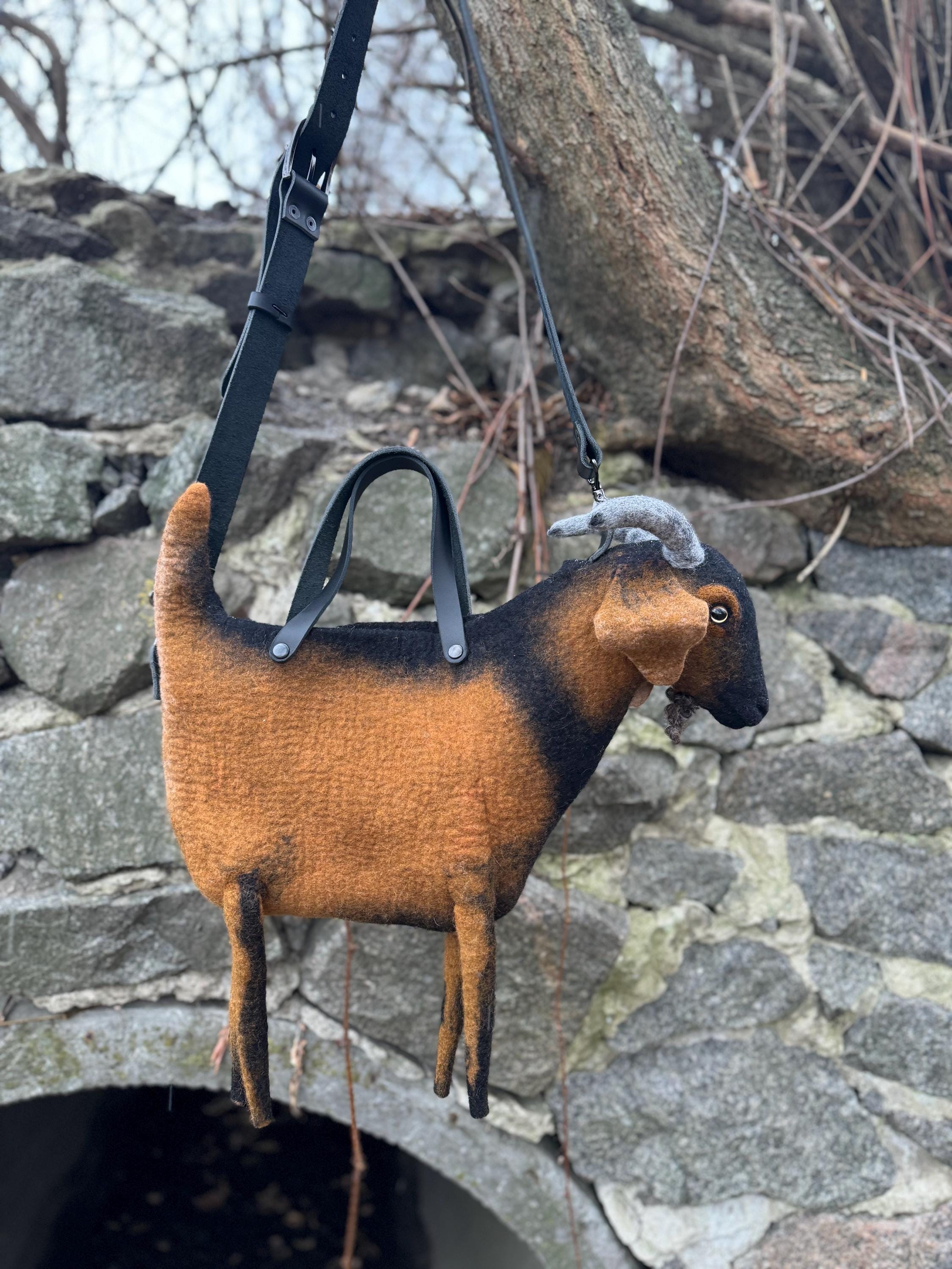 新品未使用 BURLAP OUTFITTER GOAT BAG Felted Bag Goat Felted Goat Bag Animal Cross Body Bag Custom Bag