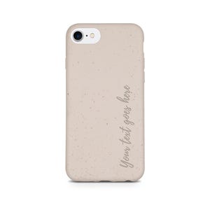 Puede incluir: Una funda de tel&eacute;fono beige con textura moteada y el texto "Your text goes here" en gris claro.