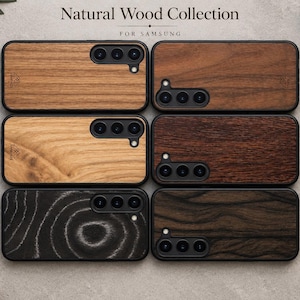 Op de afbeelding: Zes rechthoekige telefoonhoesjes voor Samsung in twee kolommen, met verschillende houtnerven gelabeld als American Walnut, European Walnut, Oak, Sucupira Wood, Wave Wood en Ziricote. De tekst Natural Wood Collection for Samsung is zichtbaar.