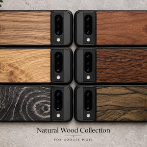 Op de afbeelding: Zes Google Pixel telefoonhoesjes in twee kolommen, elk met een zwarte camerabehuizing en een inleg van natuurlijk hout. De houtsoorten zijn gelabeld als American Walnut, European Walnut, Oak, Sucupira Wood, Wave Wood en Ziricote.