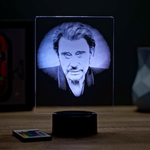 Lampe illusion 3D Johnny Hallyday personnalisable – veilleuse, 16 couleurs, piles/USB, cadeau unique, fabriqué en France