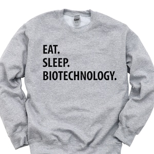 Puede incluir: Una sudadera gris con el texto "EAT. SLEEP. BIOTECHNOLOGY." impreso en negro.