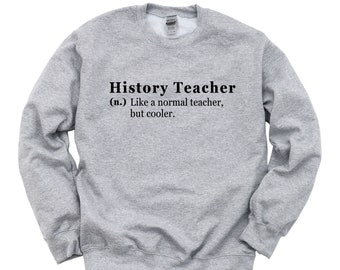 Könnte beinhalten: Grauer Pullover mit dem Text "History Teacher (n.) Like a normal teacher, but cooler."