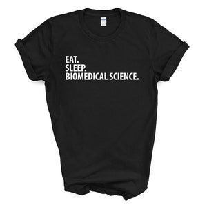 Puede incluir: Camiseta negra con texto blanco que dice "Comer. Dormir. Ciencia biom&eacute;dica."