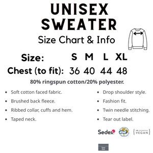 K&ouml;nnte beinhalten: Gr&ouml;&szlig;entabelle f&uuml;r einen Unisex-Pullover mit Brustma&szlig;en in Zoll f&uuml;r die Gr&ouml;&szlig;en S, M, L und XL. Der Pullover besteht aus 80 % Ringspinn-Baumwolle und 20 % Polyester. Zu den Merkmalen geh&ouml;ren ein weiches, mit Baumwolle gef&uuml;ttertes Material, ein geb&uuml;rstetes R&uuml;ckenfleece, ein gerippter Kragen, B&uuml;ndchen und Saum, ein abgeklebter Kragen, ein Fallschulter-Stil, eine modische Passform, eine Zwillingsnadel-Naht und ein herausrei&szlig;bares Etikett.