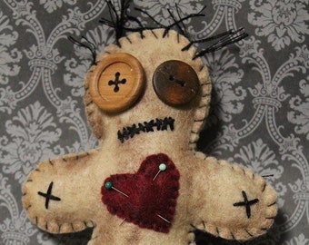 Voo Doo Doll-Grungy voodoo doll-Voodoo plush-Handmade felt creepy doll-Halloween decor-Primitive decor-Halloween wedding
