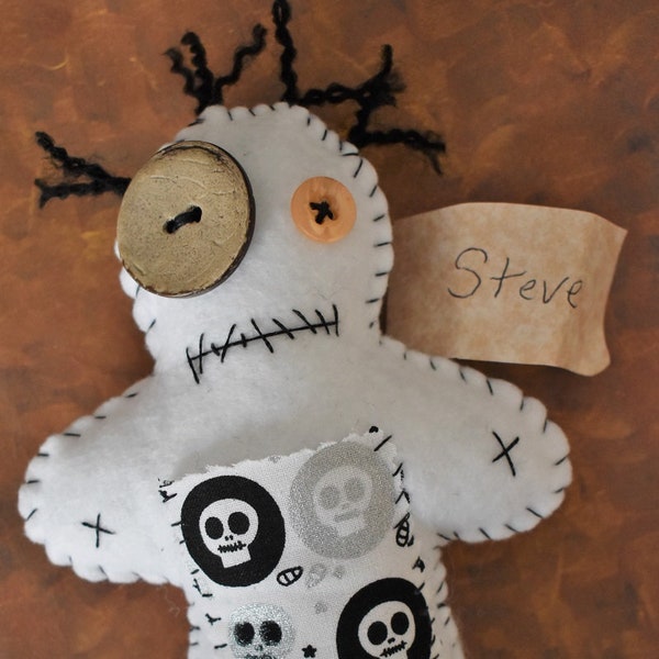 Voodoo doll with pocket-Skull pocket voodoo doll-Primitive doll-Skulls and bones-Felt voodoo doll with pocket for names or trinkets