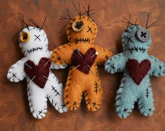 Voodoo dolls-3 inch dolls-Halloween decor-Voodoo Wedding-Party favors-Mini Voodoo dolls-Dark dolls-Primitive little dolls