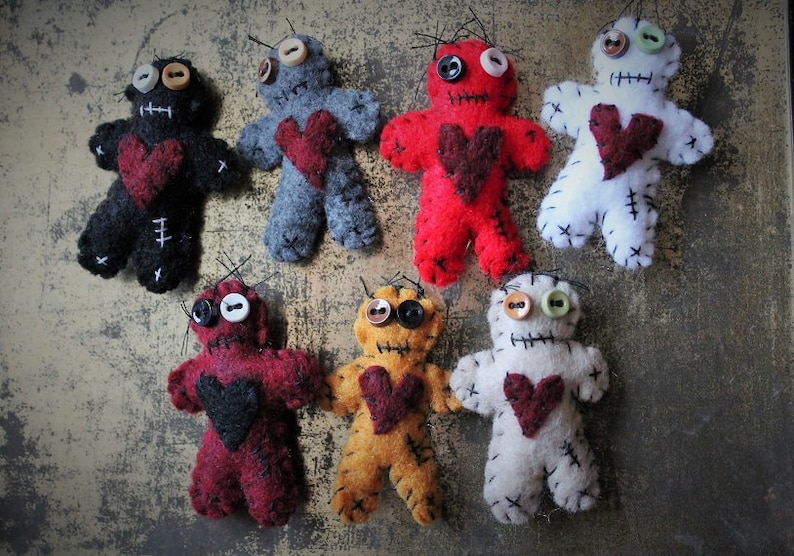 Mini VooDoo dolls-Tiny Voo doo dolls-Halloween decor-Primitive-Zombie dolls-Felt Handmade voodoo dolls-Halloween wedding-very small-2in doll 