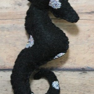 Seahorse ornament-Dark seahorse-Felt Heart Seahorse-Handmade felt ornament-Ocean life-Dark Valentine gift-Beach theme-Nautical ornament image 4