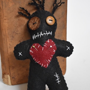 Voo Doo Doll-Black voodoo doll-Voodoo plush-Handmade felt creepy doll-Halloween decor-Primitive decor-Dark dolls-zombie doll