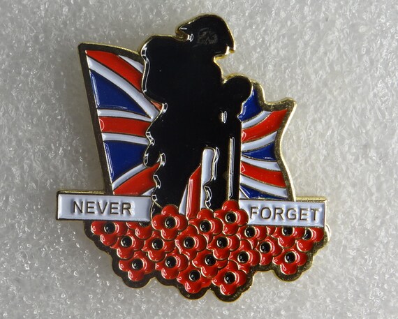 Remembrance Poppy Pin / Badge Army enamel British Soldier Lest We Forget 