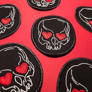 Skull in love - iron-on patch