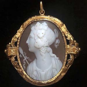 Antico ciondolo con cammeo in oro fatto a mano del XVIII secolo