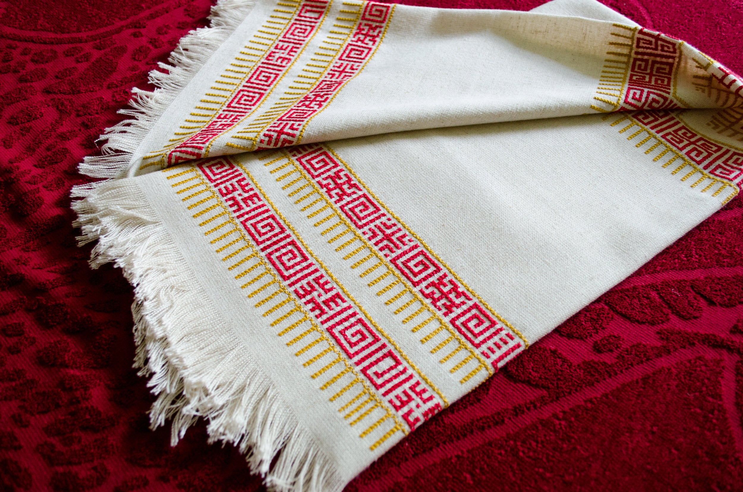 slavic-mandala-odolen-trava-embroidery-linen-cloth-square-scarf