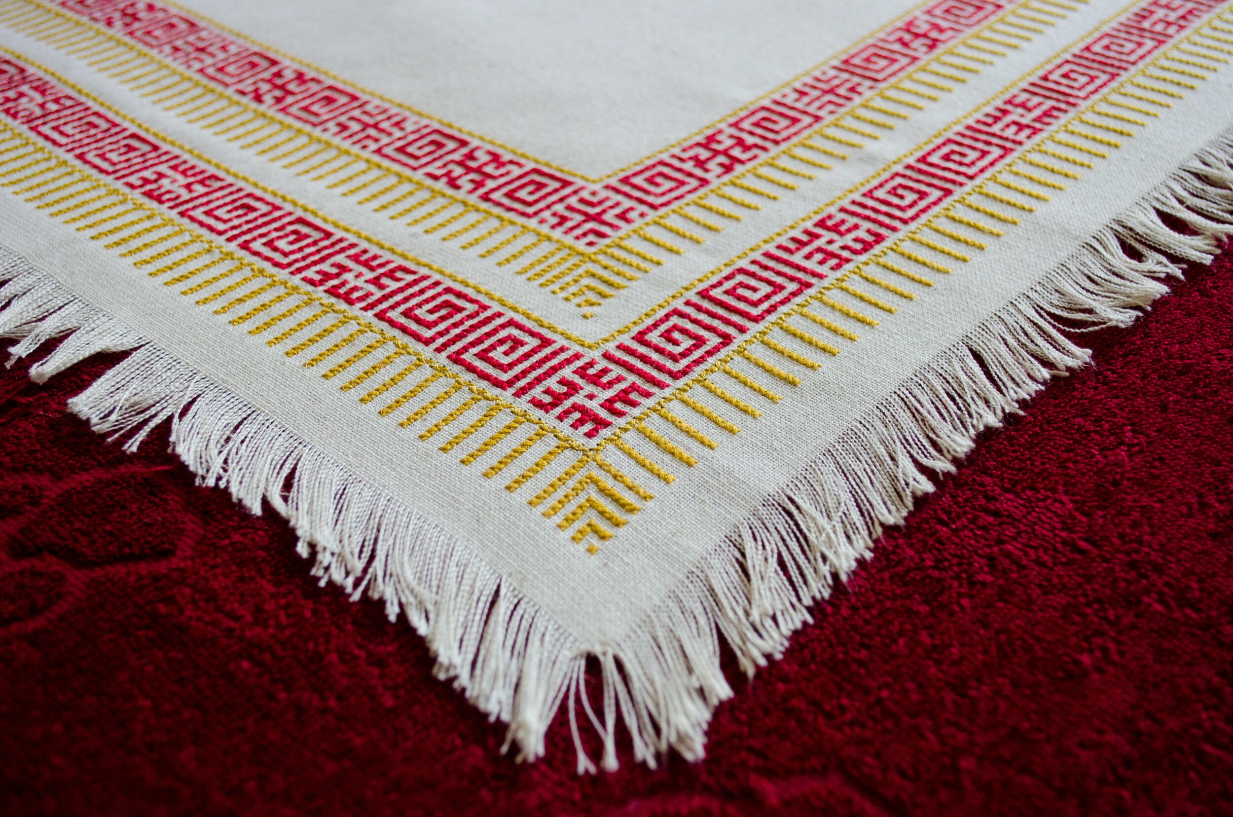slavic-mandala-odolen-trava-embroidery-linen-cloth-square-scarf