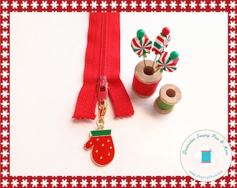 Red Green Mitten Zipper Pull - Red Mitten zipper charm - Red Mitten Planner Charms - Mitten Pull - Red Mitten bag charms - Christmas Mitten