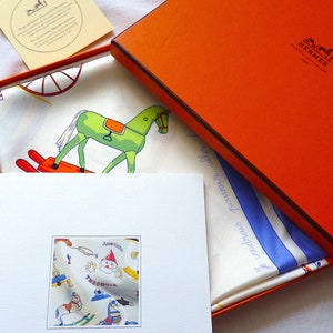 Seltener Hermes Seidenschal &quot;&quot;Raconte moi le Cheval&quot;&quot; Special Edition für Theodora Foundation, seltene Hermes Carre, Geschenk für Sie, Muttertagsgeschenk.&quot;