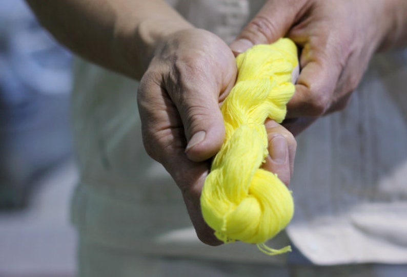 Daruma Sashiko Thread (Thick 20/6) 6 twisted strands, ideal for medium to large Sashiko patterns.
This thread can also be used for mending, crocheting, sewing and boro.
