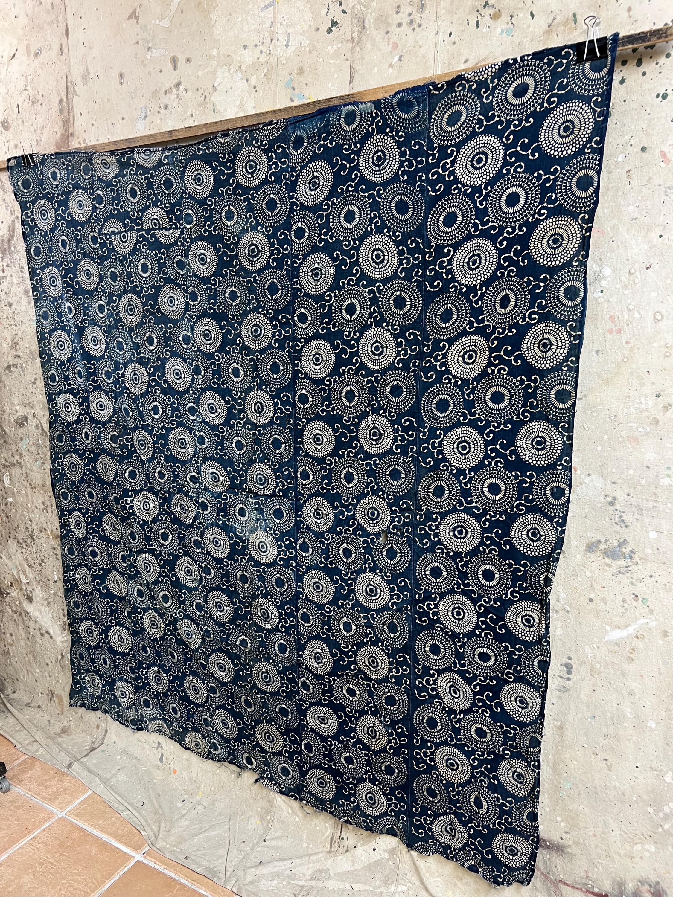 1/1000  斎藤製作所   愛宕 Vintage Japanese 5 Panel Indigo Katazome Dyed Fabric #3773 - Etsy
