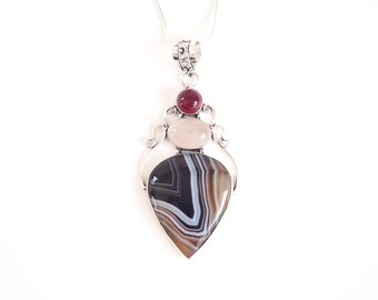 2.25" Artisan-made Natural Black Banded Agate Gemstone Pendant Necklace