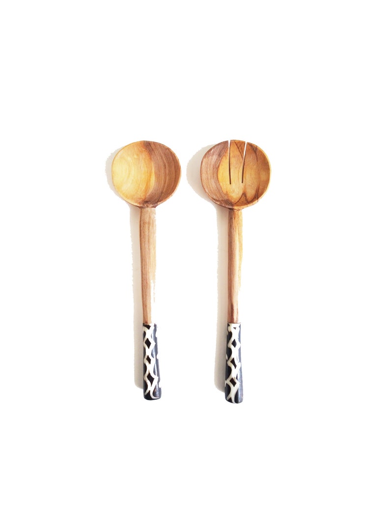 KENYA 14 Long Handle Olive Wood /& Batiked Bone Salad Server Set