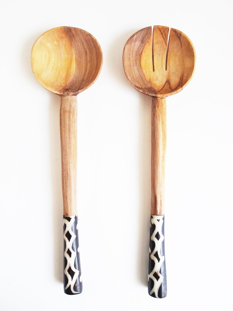 KENYA 14 Long Handle Olive Wood /& Batiked Bone Salad Server Set