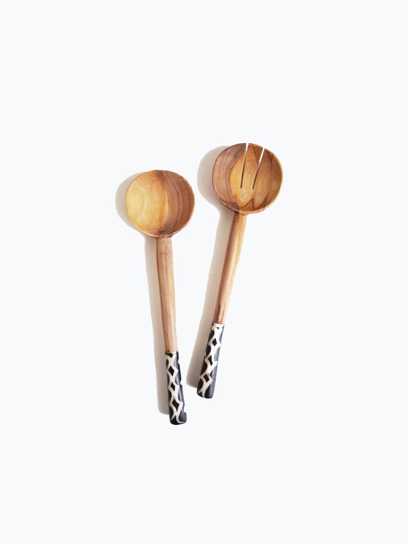 KENYA 14 Long Handle Olive Wood /& Batiked Bone Salad Server Set