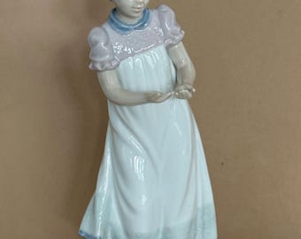 Spanish Lladro Lady Figurine "My Little Treasure"