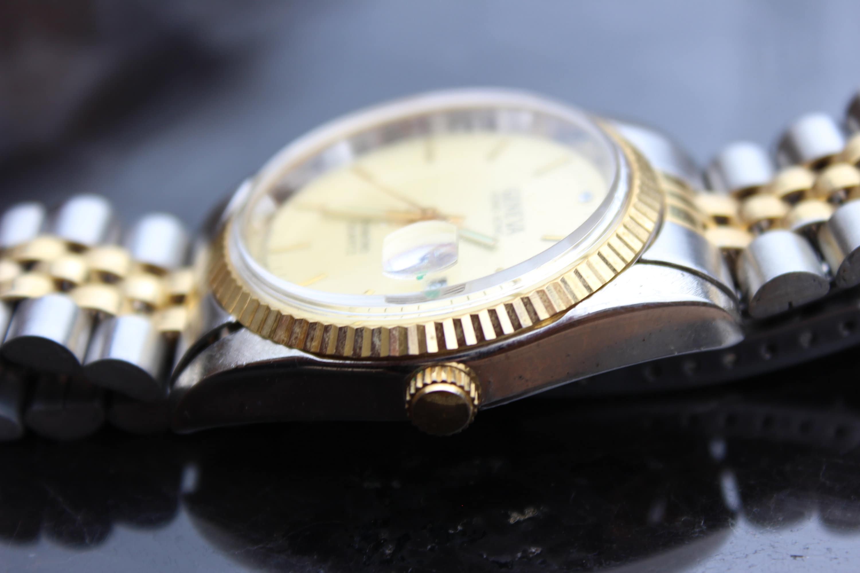 Men's 1960's Vintage Geneva Diamond Quartz Working Windup