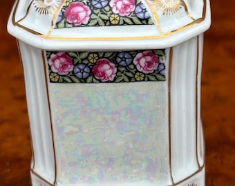 May include: White ceramic spice jar with a gold trim and floral design. The lid has a handle and the jar is labeled "GINGER".