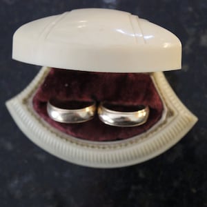 Vintage  Double Ring Presentation Box