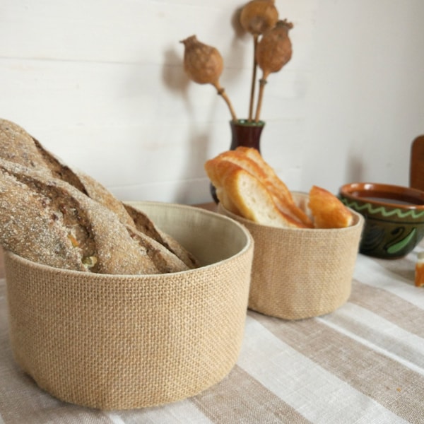 Round linen bread basket.