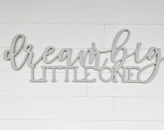 Letrero "Sueña en grande, pequeño": Decoración de madera para habitación infantil