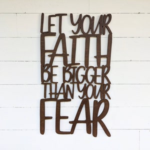 Deja que tu fe sea más grande que tu miedo / Signo de pared de fe / Colgante de pared inspirador / Fe sobre el miedo / Decoración del hogar