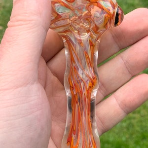 Pipe en verre à l&#39;envers changeant de couleur sur le thème du feu avec flammes personnalisées Millefiori