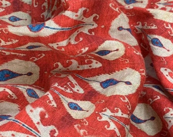 Tissu en lin pur style vintage floral bleu sur tissu en lin rouge pour vêtements et textiles de maison - 1/2 yard