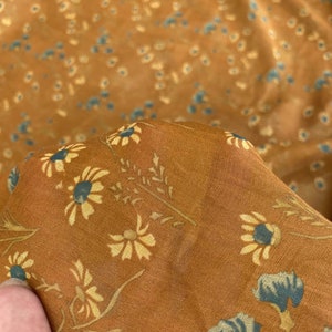100% Ramie-Stoff Little Blue Daisy Floral Auf Ginger Gelb Ramie für Sommerkleid Bluse
