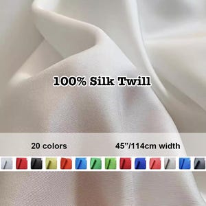 Könnte beinhalten: Nahaufnahme eines weißen 100% Seiden-Twill-Stoffes. Der Stoff hat eine subtile Textur und ist in 20 Farben erhältlich. Der Stoff ist 45 Zoll (114 cm) breit.