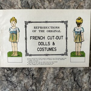 Riproduzioni vintage delle bambole e dei costumi di carta originali francesi