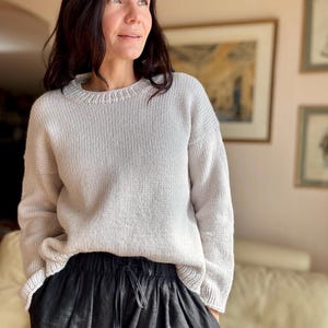 Drop in Dream sweater knitting pattern for beginners with video tutorial (Eng, De, Fr). image 10