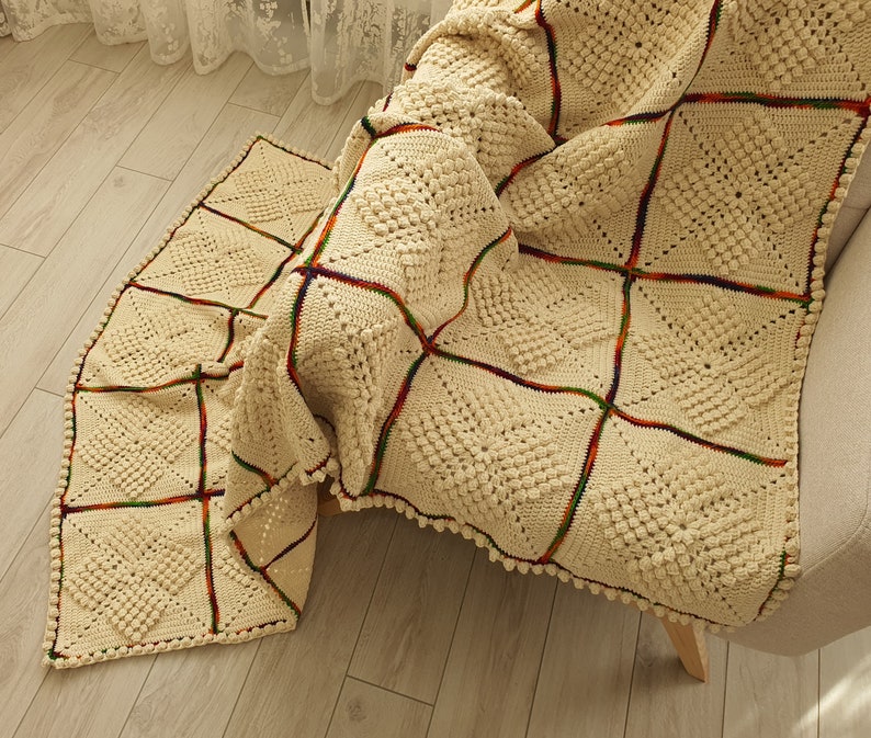 Gehäkelte Quadrate Decke Wolle Beige Decke mit Regenbogen Linien Sofadecke Geschenk für alt, 51x73 Bild 4