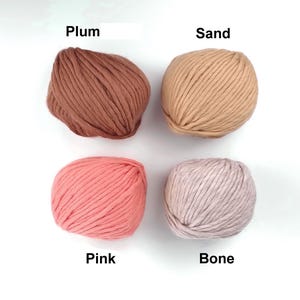 Pink Chunky Merino Wool Yarn Rose Roving, Thick Knitting (65m 100g) image 9