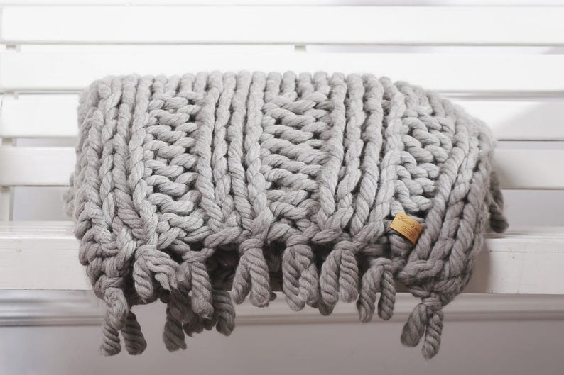 Chunky Knit wool blanket Gray from Australian wool yarn, Giant knit throw blanket, Bulky Wool blanket, Thick Knitted blanket, 47x70 image 3